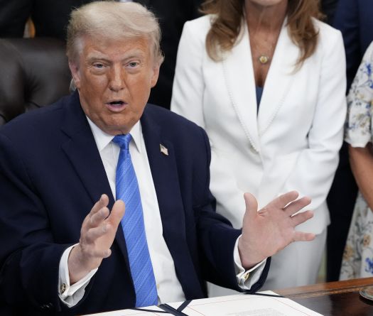Trump assure qu'il n'y a «aucune obligation» pour Washington d'investir en Iran