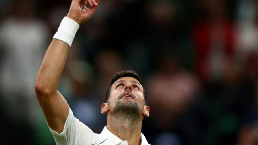 Djokovic lâche un set à van Rijthoven et avance vers les quarts