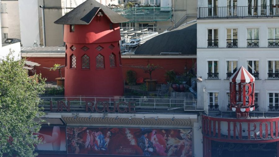 Le Moulin Rouge perd ses ailes mais reste ouvert