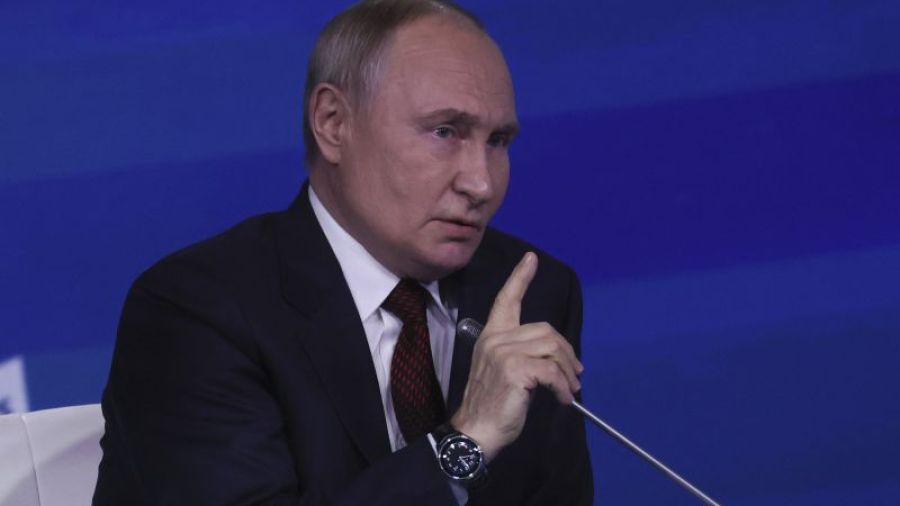 Ukraine: Poutine affirme être prêt à négocier, mais exclut Zelensky