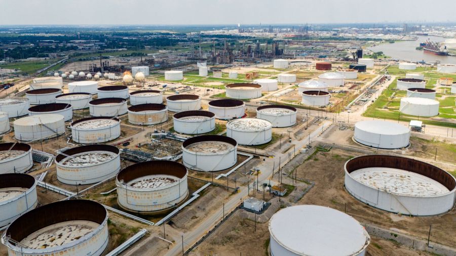 Le pétrole chute avec l'accalmie au Moyen-Orient