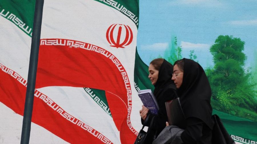 Iran: le Parlement demande une modification d'un projet de loi controversée sur le voile 