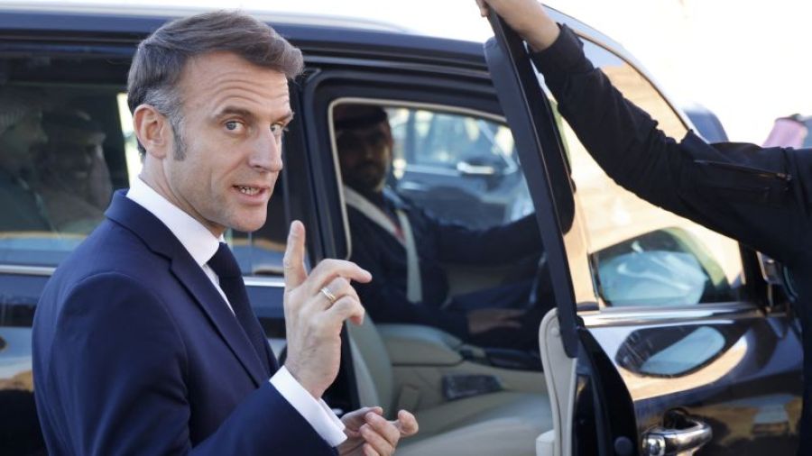 Toujours en quête d'un Premier ministre, Macron reprend ses bons offices