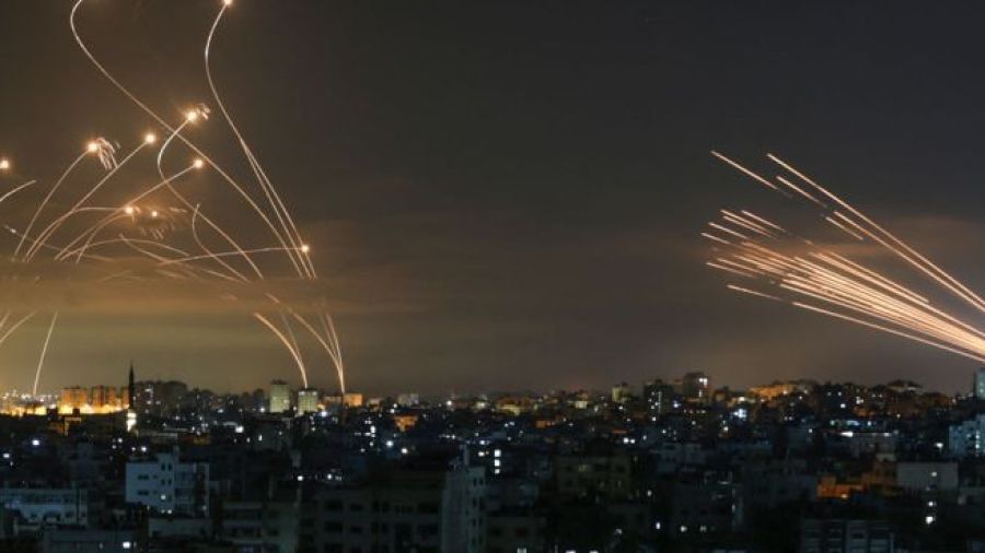 Israël frappe plus de cent cibles en Iran: trois hauts commandants iraniens tués