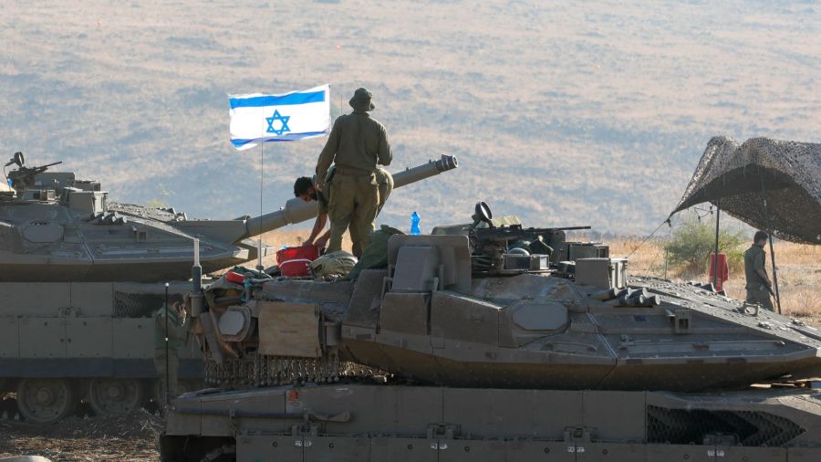 Israël envisage une opération terrestre au Liban, Trump appelle à attendre