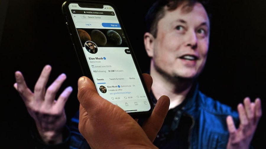 Musk veut racheter Twitter, son conseil d'administration résiste