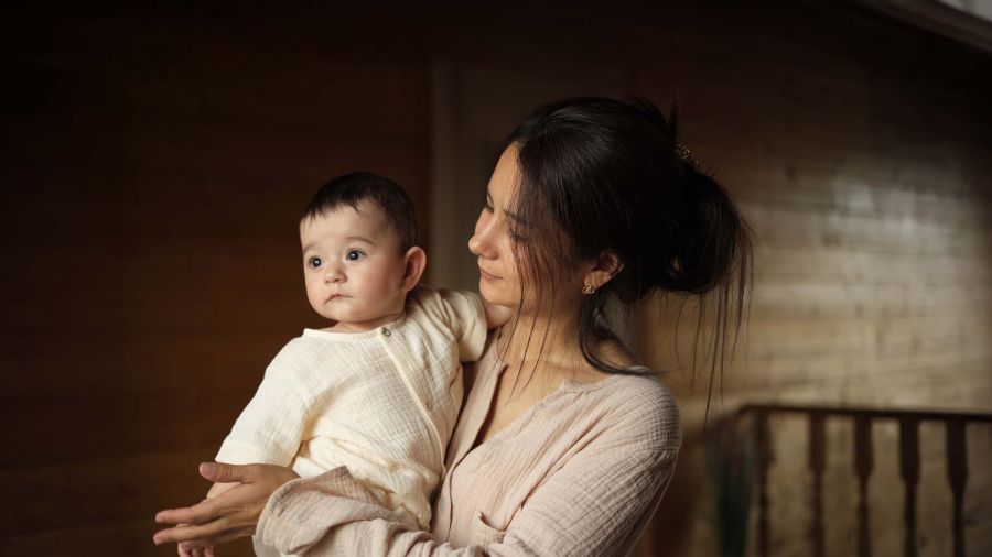 Le mythe de l’instinct maternel: la mère n’est pas programmée pour aimer