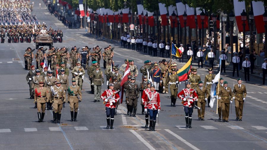 14-juillet: la France en "économie de guerre"