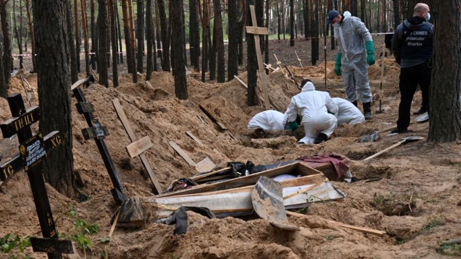Le charnier d'Izioum, des «mensonges» pour Moscou