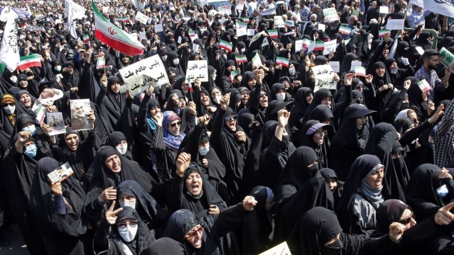 Les Iraniens prorégime défilent pour dénoncer «un complot» occidental