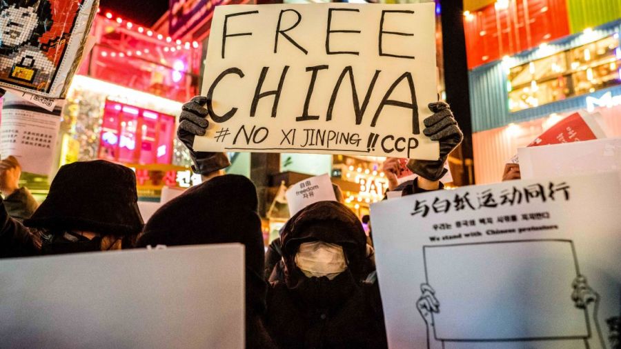 La rue menace plus que jamais les autoritarismes