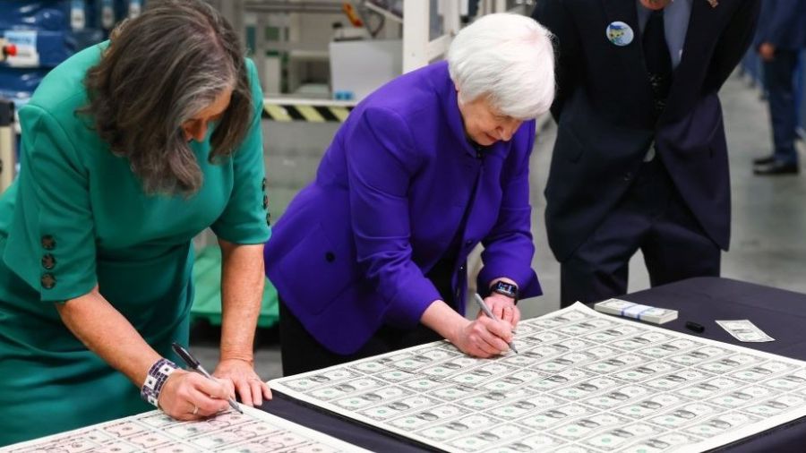 Le dollar signé par deux femmes, une première
