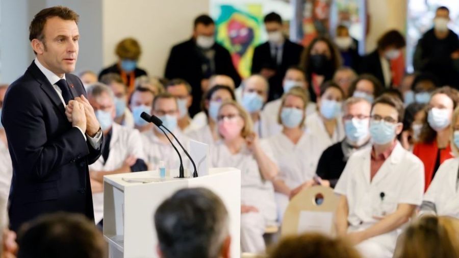 France: Macron au chevet d'un système de santé malade
