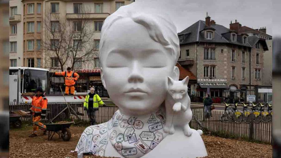 Un buste géant commémore Colette