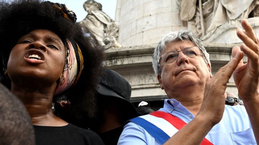 Des milliers de Français manifestent malgré l'interdiction