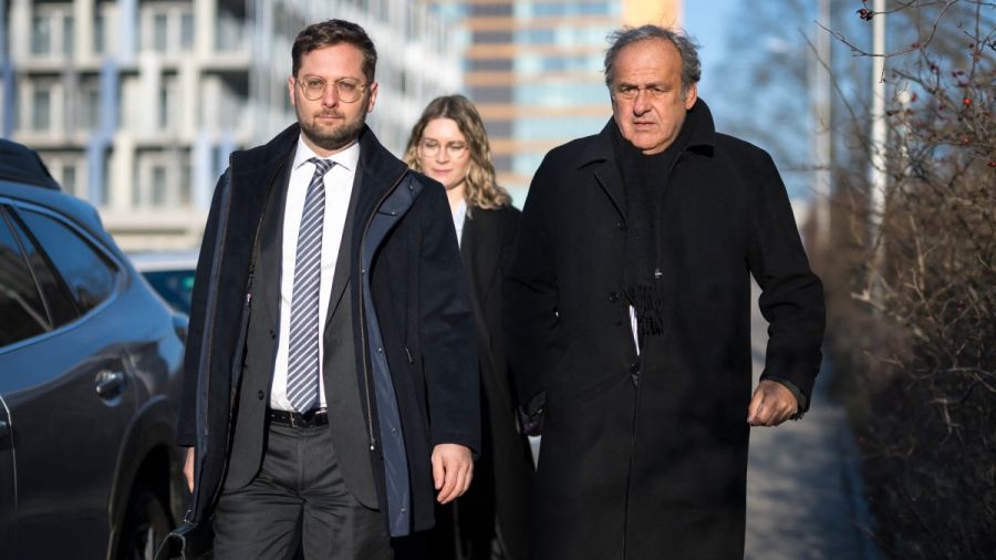 Accusés d'avoir escroqué la Fifa, Platini et Blatter comparaissent en appel
