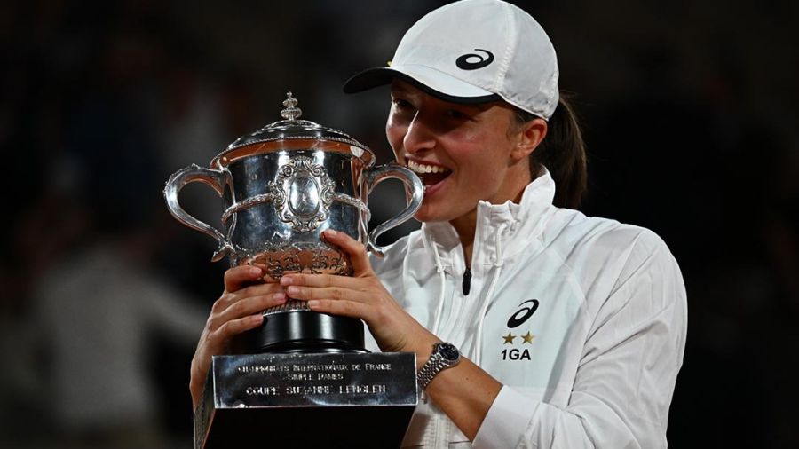 Roland-Garros: Iga Swiatek remporte son deuxième titre du Grand Chelem