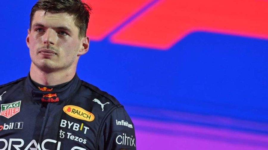 Verstappen prend la tête du championnat