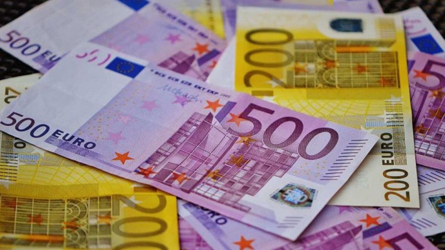 Face à un dollar chahuté, l'euro profite ponctuellement d'un rôle de valeur refuge, selon la BCE