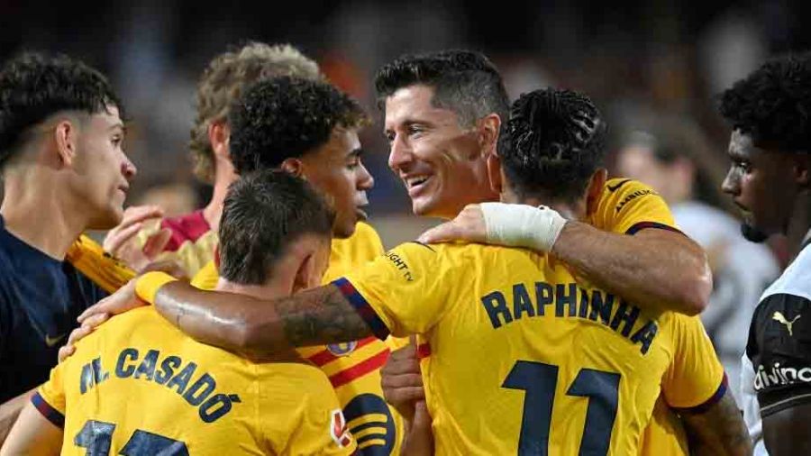 Le FC Barcelone s'en sort à Valence grâce à un doublé de Lewandowski