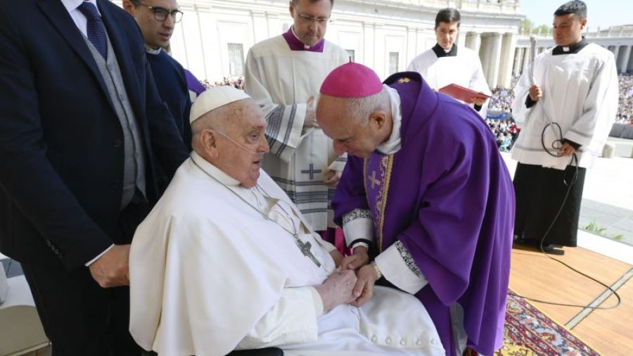 Le pape François appelle à la paix au Liban, 50 ans après le début de la guerre civile