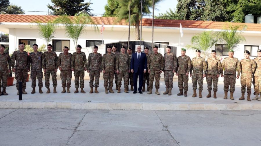 Le président Aoun rend hommage à l’armée dans le Sud à la veille de l’Indépendance