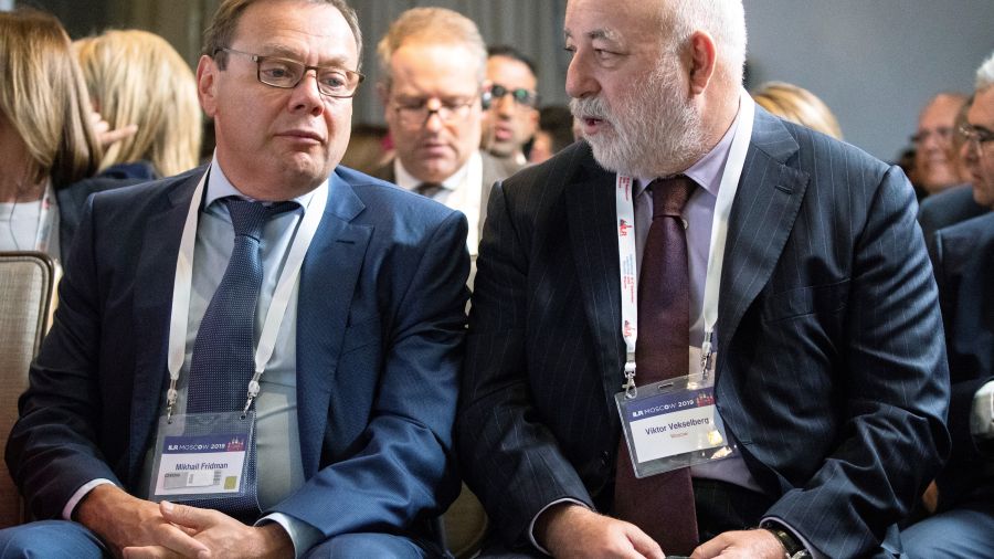 L'UE renouvelle in extremis ses sanctions contre Moscou, deux oligarques exemptés