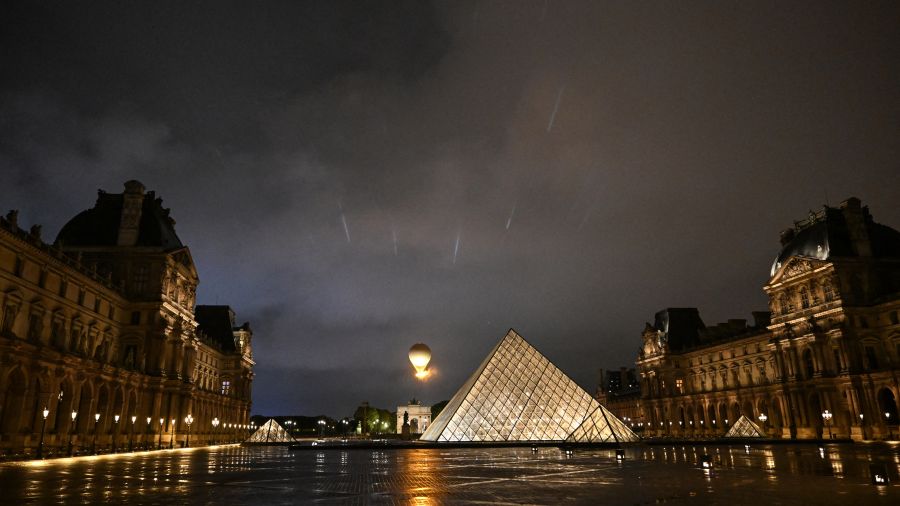 Casse du Louvre: le 4e membre du commando présenté à la justice jeudi soir