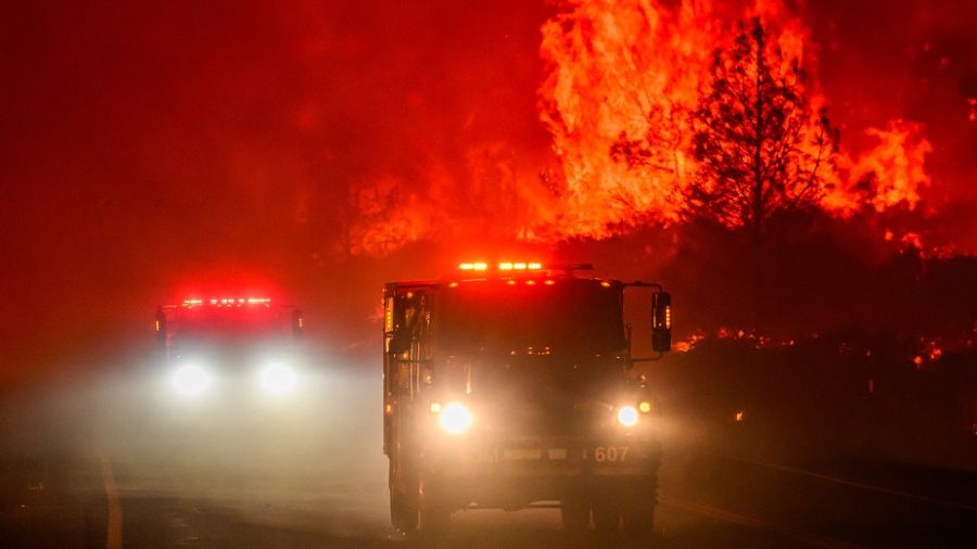 Un mégafeu devient l'un des plus gros jamais vus en Californie