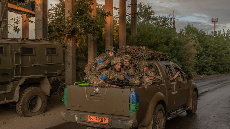 Moscou exige le départ des troupes de Kiev du Donbass, avant une réunion à Abou Dhabi