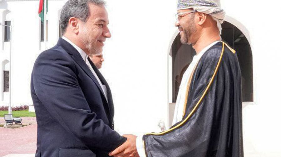Le chef de la diplomatie iranienne rencontre un haut responsable houthi à Oman