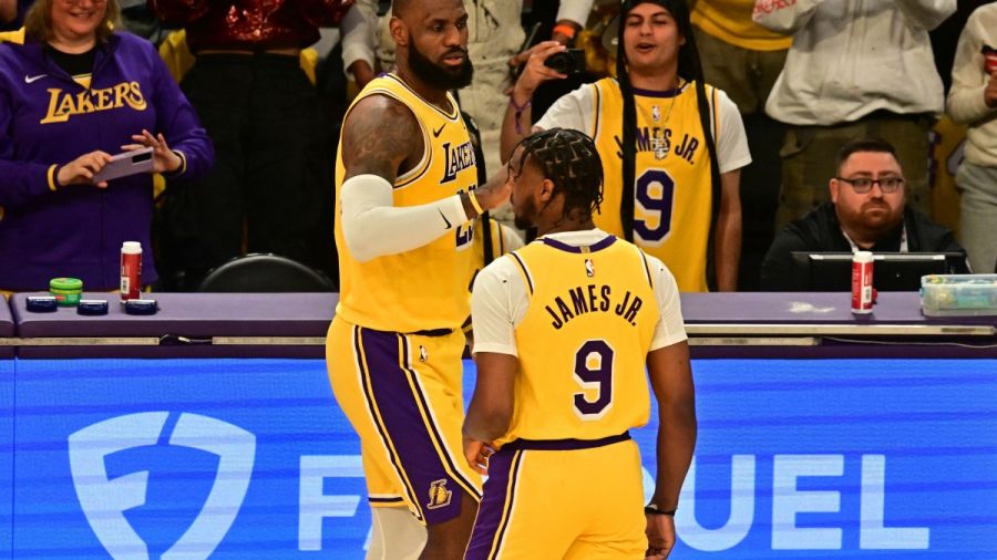 NBA: première pour LeBron et Bronny James, la saison est lancée