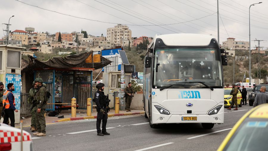 Cisjordanie : une attaque contre un bus fait huit blessés
