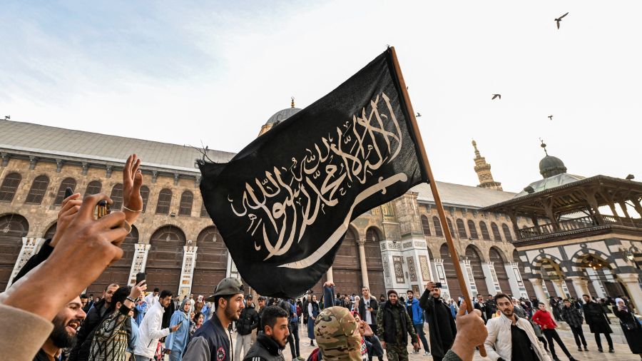 De nouveaux détenus de l'EI transférés de Syrie vers l'Irak 