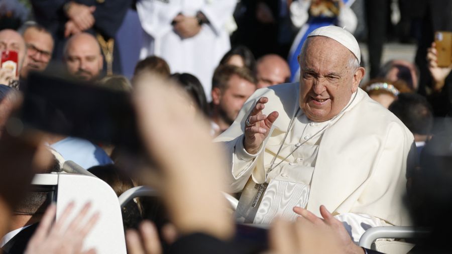 En Corse, le pape plaide pour une laïcité "évolutive et dynamique"