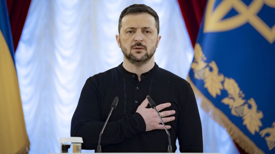 Zelensky appelle à combattre pour une "paix juste" en 2025