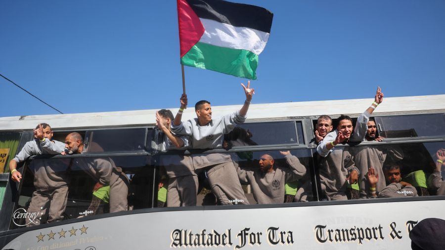 Trois otages israéliens libérés en échange de plus de 180 détenus palestiniens