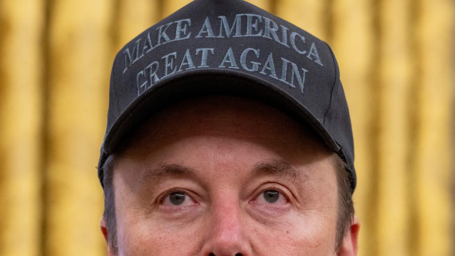 Musk s'en prend publiquement au conseiller au Commerce de Trump