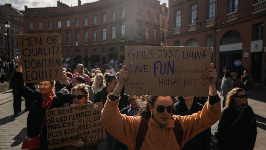 8 Mars: dans le monde, des femmes mobilisées contre les inégalités et la montée du "masculinisme"