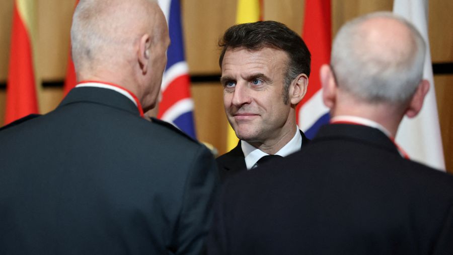 Face aux turbulences internationales, Macron retrouve le devant de la scène