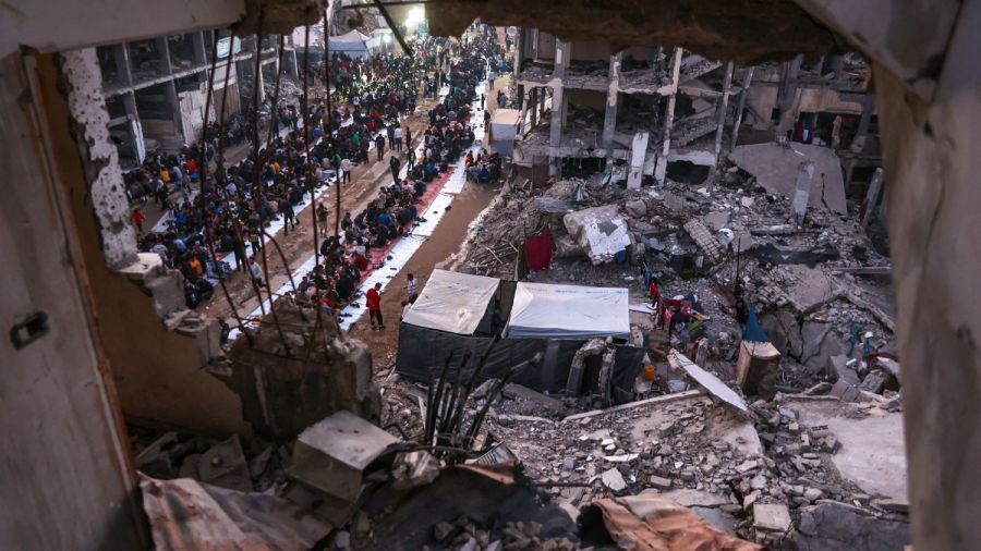 Israël promet de poursuivre l'offensive à Gaza après d'intenses frappes ayant fait au moins 330 morts
