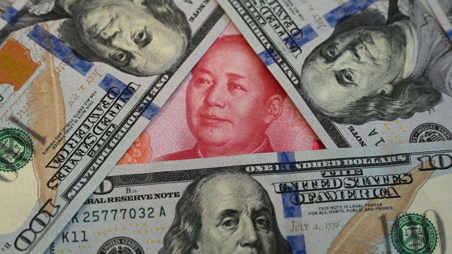 Les surtaxes américaines entrent en vigueur, plus de 100% pour la Chine