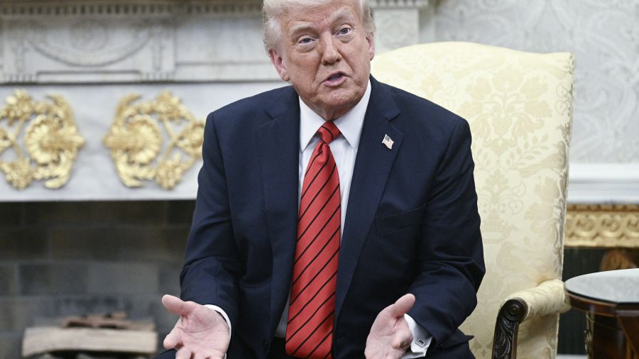 Trump s'en prend au président de la Fed et menace de le limoger