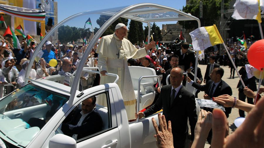 Une papamobile de François convertie en dispensaire pour enfants à Gaza