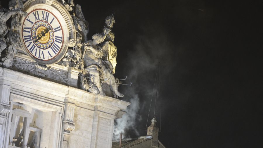 Quand la fumée devient symbole: l'art discret de l'élection papale