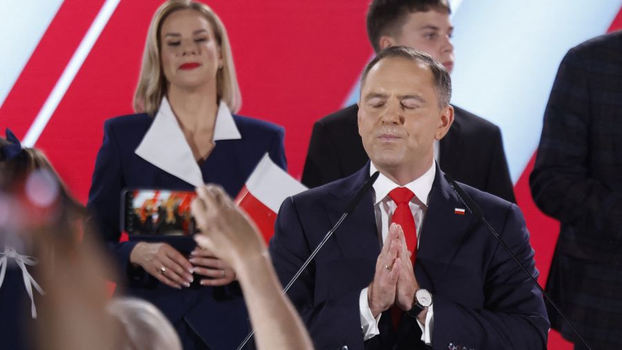 Pologne: le candidat nationaliste remporte de justesse la présidentielle