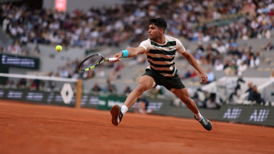 Roland-Garros: Alcaraz surclasse Paul, retrouvailles avec Musetti en demi-finales