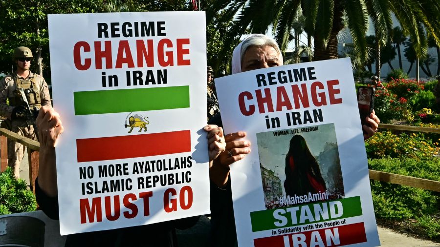 La diaspora de "Tehrangeles" rêve de "changement de régime", après les frappes américaines en Iran