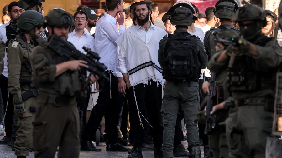 Violences en Cisjordanie : des colons israéliens s’en prennent à l’armée