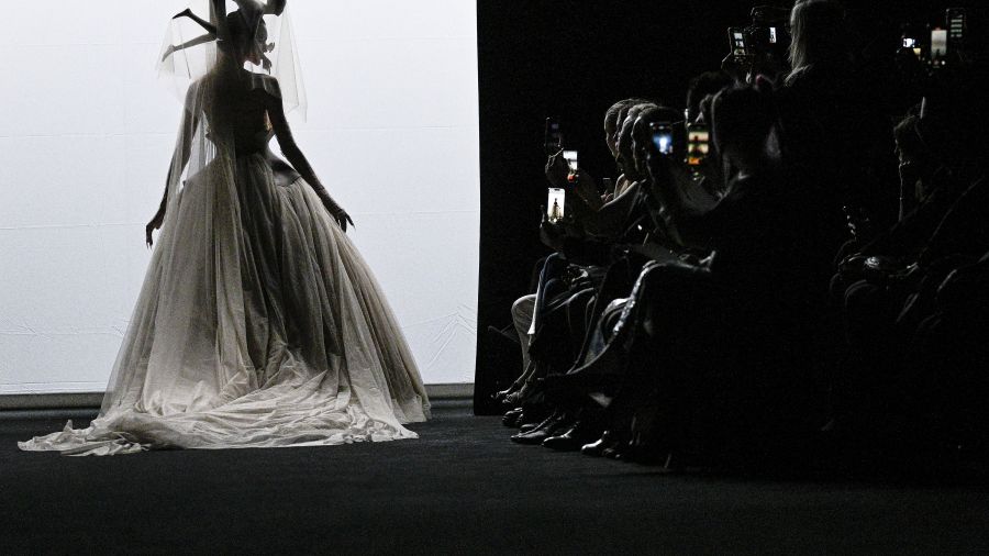 Haute-couture: Défilé ultime de Demna pour Balenciaga et renouveau chez Margiela